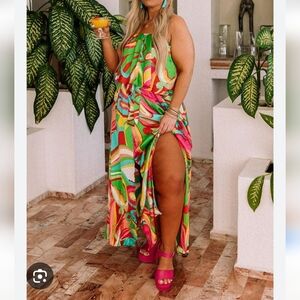 NWT IMPRESSIONS 2X Rainforest Views Satin Maxi in Kelly Green Curves